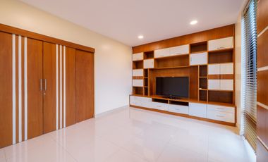 Spacious Property with Exceptional Multi Use Potential near the City Center