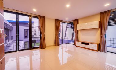Spacious Property with Exceptional Multi Use Potential near the City Center