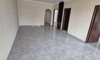 Departamento en Alquiler en Urdesa Central, 3 Habitaciones, 2 Baños, Balcón, Norte de Guayaquil