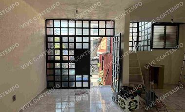 Casa en venta  con local comercial + departamento independiente
