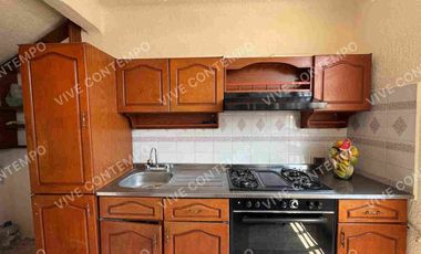 Casa en venta  con local comercial + departamento independiente