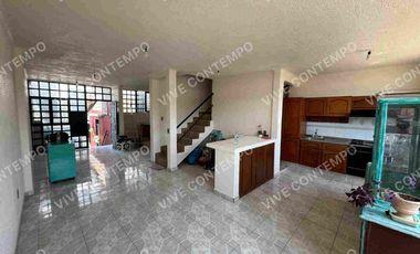 Casa en venta  con local comercial + departamento independiente