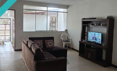 CASA 2 PISOS EN VENTA 250 M2 CALLE SANTA CATALINA - CIENEGUILLA