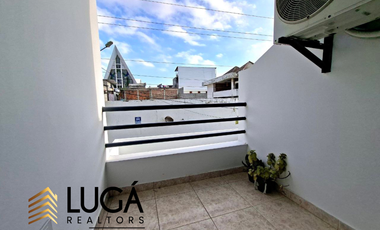 Departamento frente al mar en renta, edificio con salida directa a la playa, sector Mall del Pacífico, Manta, Ecuador