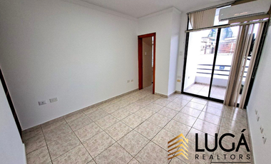 Departamento frente al mar en renta, edificio con salida directa a la playa, sector Mall del Pacífico, Manta, Ecuador