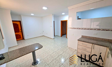 Departamento frente al mar en renta, edificio con salida directa a la playa, sector Mall del Pacífico, Manta, Ecuador