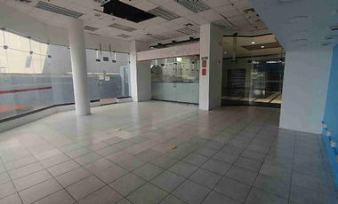 Local Comercial en la Av. Fransisco de Orellana en alquiler