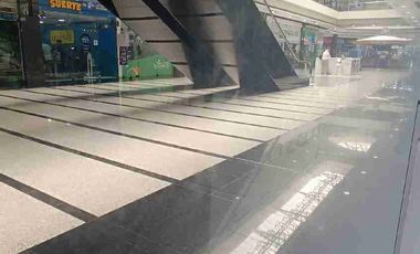 Local Comercial en la Av. Fransisco de Orellana en alquiler