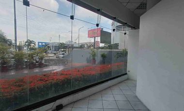 Local Comercial en la Av. Fransisco de Orellana en alquiler