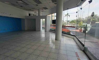 Local Comercial en la Av. Fransisco de Orellana en alquiler