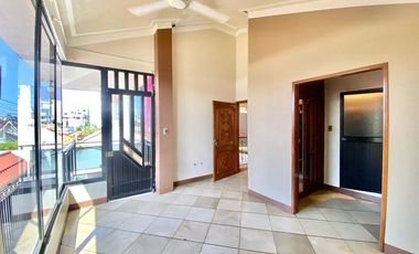 SE ALQUILA CASA TIPO COMERCIAL EN MACHALA