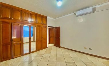 SE ALQUILA CASA TIPO COMERCIAL EN MACHALA