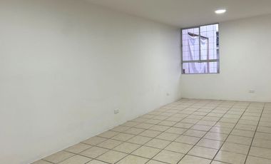 CASA EN VENTA EN FRACCIONAMIENTO EXCLUSIVO EN ZAVALETA.