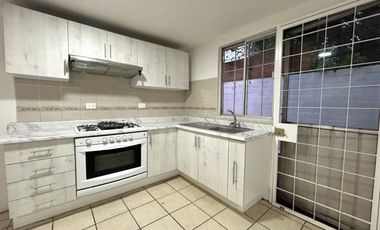 CASA EN VENTA EN FRACCIONAMIENTO EXCLUSIVO EN ZAVALETA.