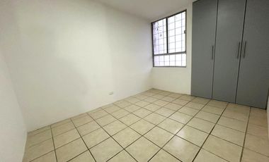 CASA EN VENTA EN FRACCIONAMIENTO EXCLUSIVO EN ZAVALETA.