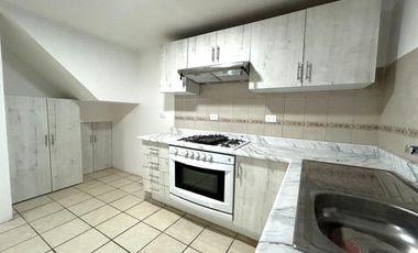 CASA EN VENTA EN FRACCIONAMIENTO EXCLUSIVO EN ZAVALETA.