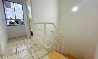 CASA EN VENTA EN FRACCIONAMIENTO EXCLUSIVO EN ZAVALETA.