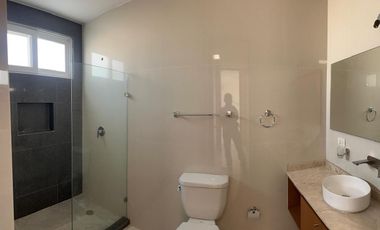 CASA EN VENTA EN LORETTA AL NORTE