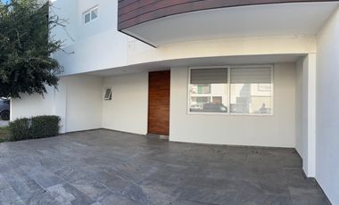 CASA EN VENTA EN LORETTA AL NORTE
