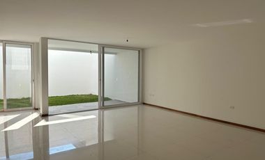 CASA EN VENTA EN LORETTA AL NORTE