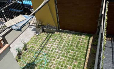 DUPLEX TIPO CASITA FRENTE A PARQUE EN LAS LOMAS DE LA MOLINA VIEJA