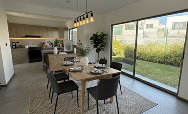 Casa en Tres Marías | 4 Recámaras | 2 Filtros de Seguridad |200 m² | Jardín Grande