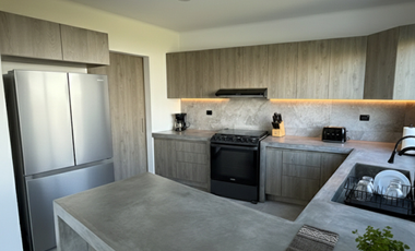 Casa en Tres Marías | 4 Recámaras | 2 Filtros de Seguridad |200 m² | Jardín Grande