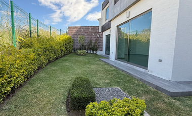 Casa en Tres Marías | 4 Recámaras | 2 Filtros de Seguridad |200 m² | Jardín Grande