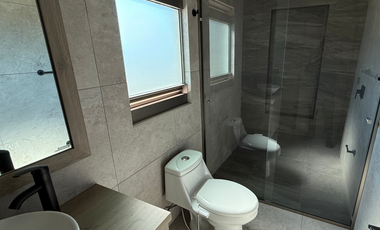 Casa en Tres Marías | 4 Recámaras | 2 Filtros de Seguridad |200 m² | Jardín Grande