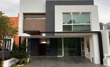 CASA EN VENTA EN FRACC. EL MONASTERIO POR ALTOZANO MORELIA