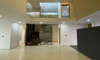 CASA EN VENTA EN FRACC. EL MONASTERIO POR ALTOZANO MORELIA