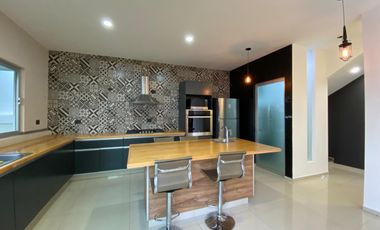CASA EN VENTA EN FRACC. EL MONASTERIO POR ALTOZANO MORELIA