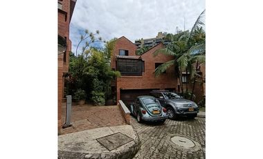 VENDO CASAEN EL POBLADO LOMA LOS PARRAS