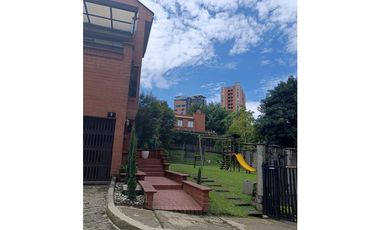 VENDO CASAEN EL POBLADO LOMA LOS PARRAS