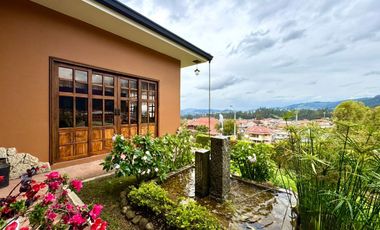 En Venta Lujosa Casa en Sayausi