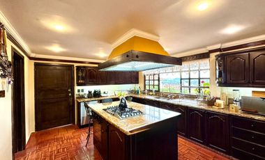En Venta Lujosa Casa en Sayausi