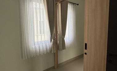 Rumah Freya Premium Disewakan Include Gorden di Cluster Flora Summarecon