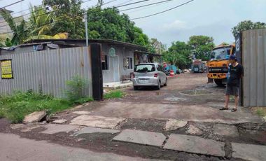 Raya  Medokan  Semampir  cck untuk gudang