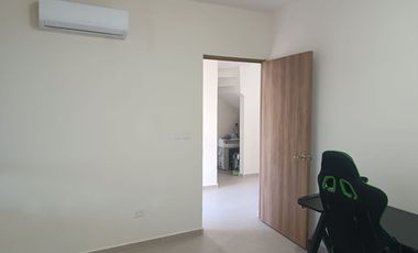 Casa en Privada al Poniente de Mérida con Piscina