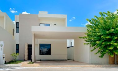 Casa en Privada al Poniente de Mérida con Piscina