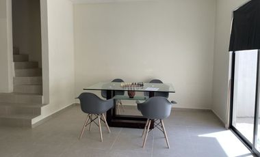 Casa en Privada al Poniente de Mérida con Piscina