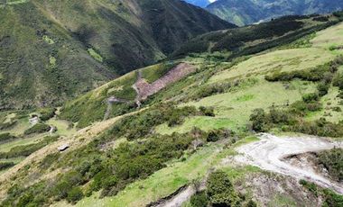 Venta de Hacienda con Ganado y Maquinaria en Cotacachi, 66 hectáreas