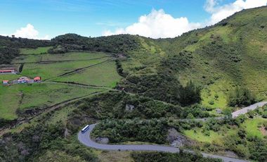 Venta de Hacienda con Ganado y Maquinaria en Cotacachi, 66 hectáreas