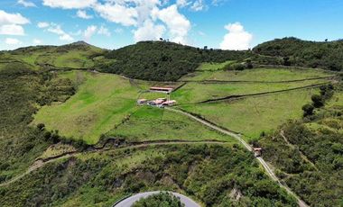 Venta de Hacienda con Ganado y Maquinaria en Cotacachi, 66 hectáreas
