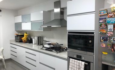 Departamento Dúplex con VISTA INTERIOR, Muy Iluminado y Finos Acabados.