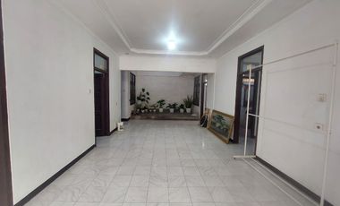 Rumah Strategis Dekat Pusat Perbelanjaan dan Dekat Terminal Leuwi Panjang di Sauyunan