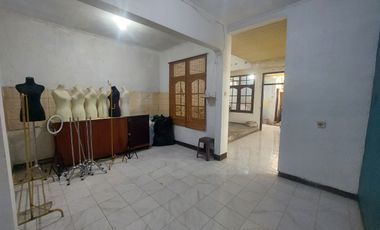 Rumah Strategis Dekat Pusat Perbelanjaan dan Dekat Terminal Leuwi Panjang di Sauyunan