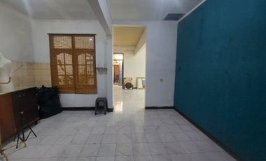 Rumah Strategis Dekat Pusat Perbelanjaan dan Dekat Terminal Leuwi Panjang di Sauyunan