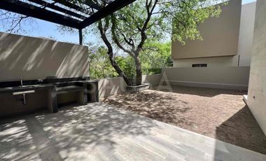 CASA EN RENTA EN PRIVADA EL ENCINO , NUEVA EQUIPADA !!