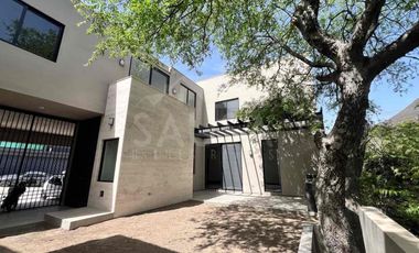 CASA EN RENTA EN PRIVADA EL ENCINO , NUEVA EQUIPADA !!